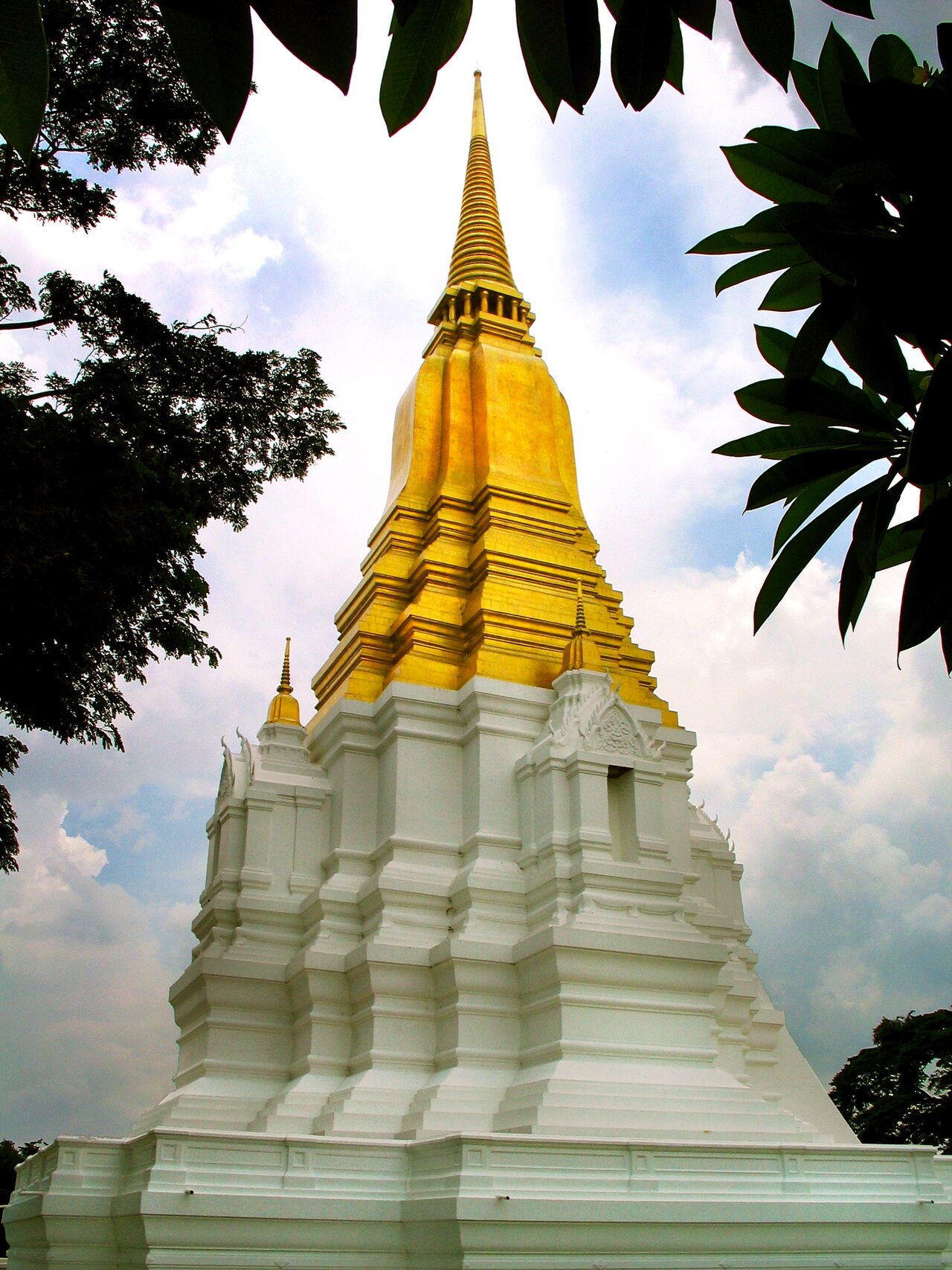 พระเจดีย์ศรีสุริโยทัย photo 1