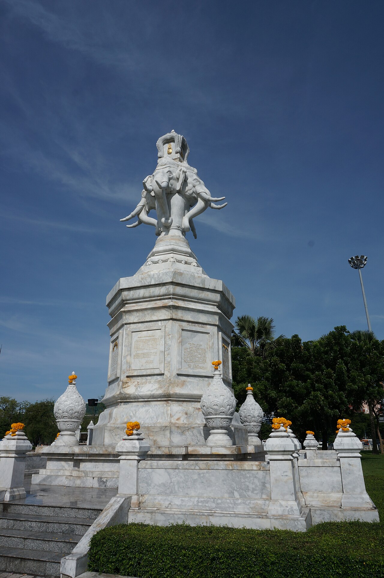 ซุ้มเฉลิมพระเกียรติกาญจนาภิเษก photo 1