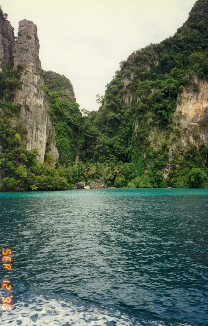 Loh Dalum Bay photo 1