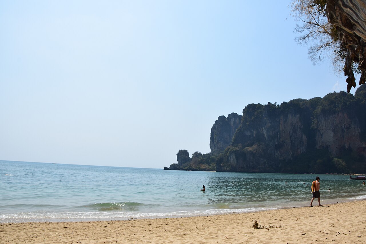 Tonsai Beach photo 1